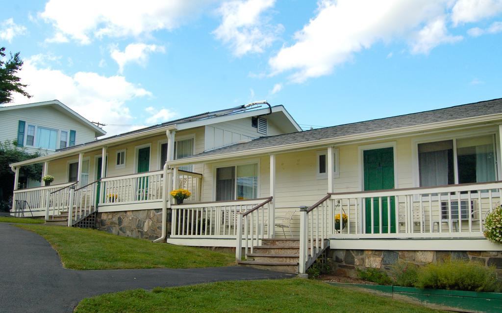 Inn On The Hill Lake George Esterno foto