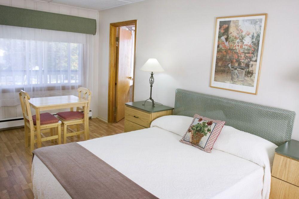 Inn On The Hill Lake George Esterno foto