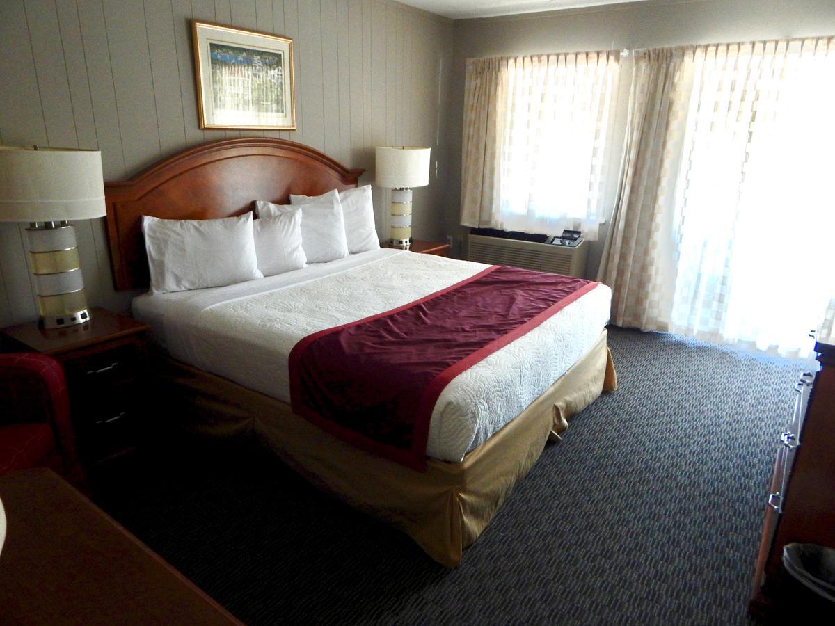 Inn On The Hill Lake George Esterno foto