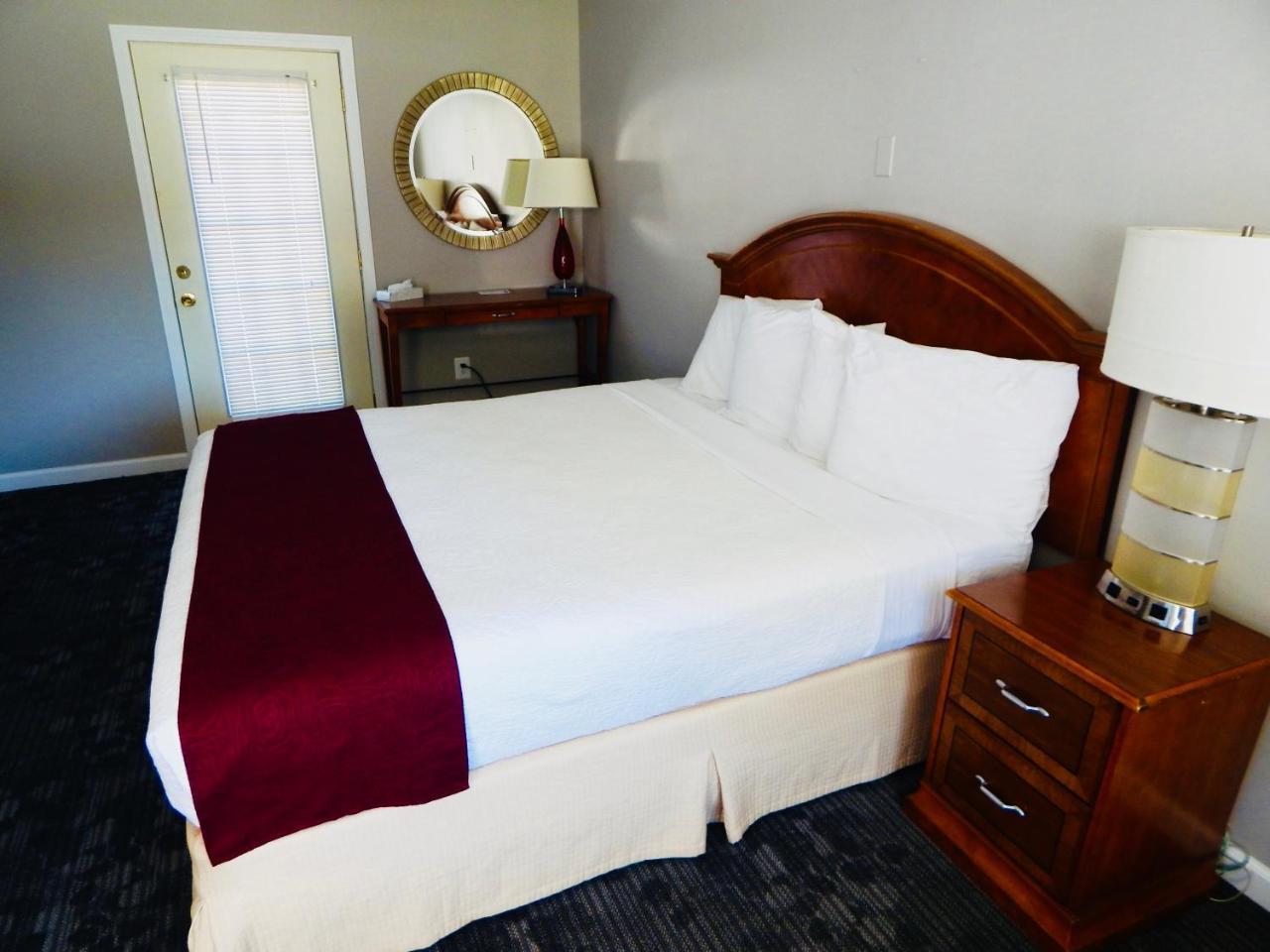 Inn On The Hill Lake George Esterno foto